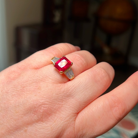 Size 7 Vintage yellow gold plated sparkly ruby and cubic zirconia ring - Picture 3 of 6
